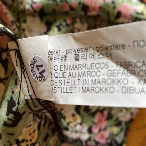 Zara floral flutter sleeve blouse - Picture 6 of 6